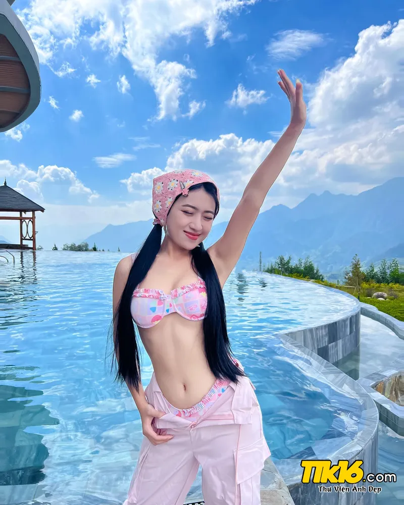 Hạ Nhiên Gãy TV mặc bikini 8