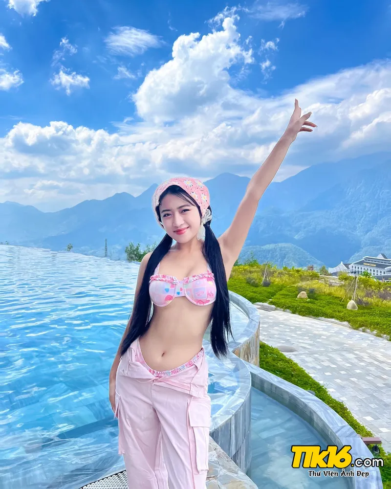 Hạ Nhiên Gãy TV mặc bikini 11